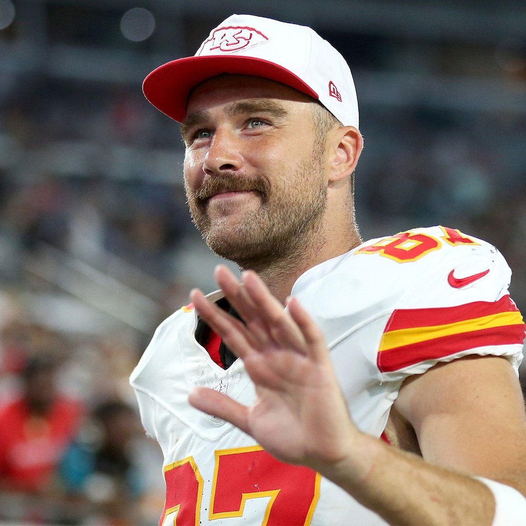 Travis Kelce’s Original ’90s Hair at Chiefs Game Has the Information superhighway Divided