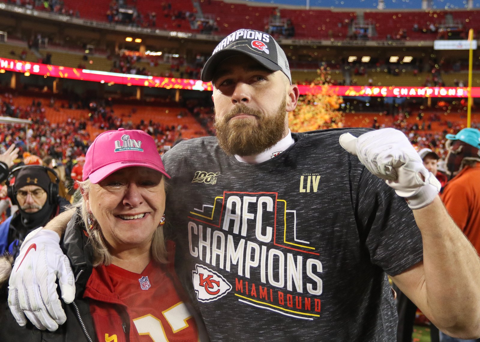 Donna Kelce and Travis Kelce at January 2020 NFL game